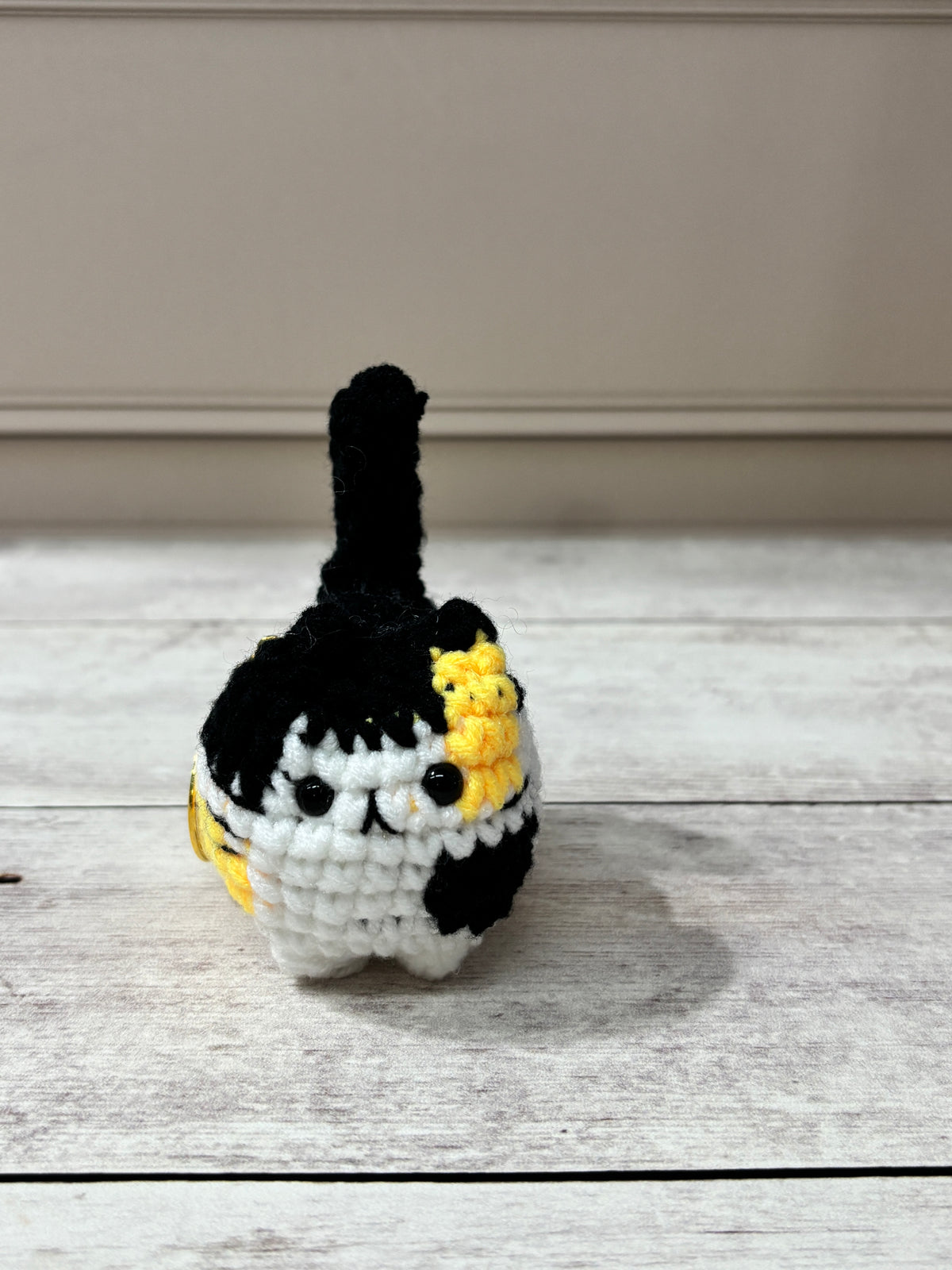 Llavero de gato hecho a mano tejido a crochet ideal para regalar a tu ser querido