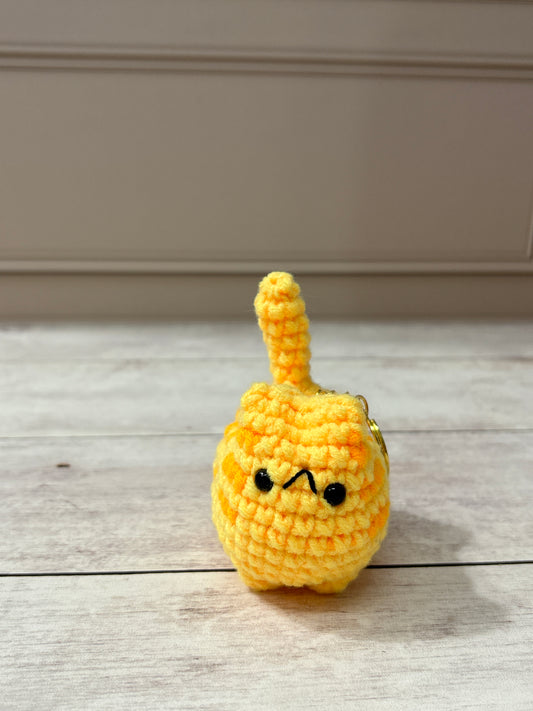 Llavero de gato hecho a mano tejido a crochet ideal para regalar a tu ser querido